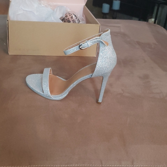 Heela - Picture 2 of 3